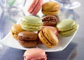 Macarons x 8